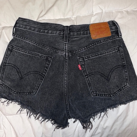 LEVI’s 501 Shorts - Picture 2 of 3